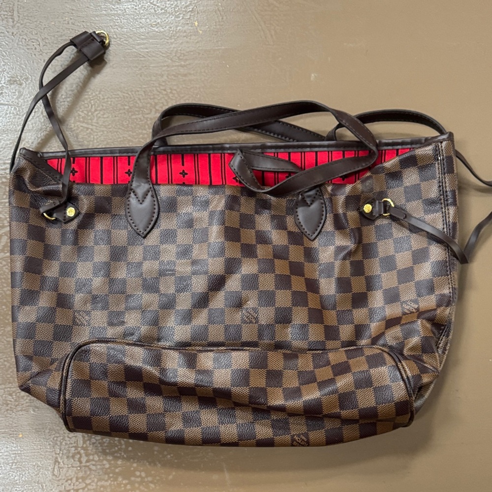 Elegant Brown Checkered Tote with Red Accents
